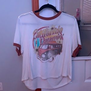 womans t-shirt “ California dreamin’ “